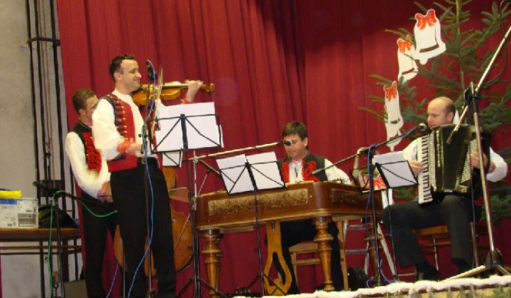 16. fotografia fotogalérie Spevácka skupina JASTRABČAN